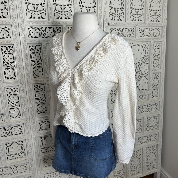 Vintage Cream Knit Crochet Coquette Ruffle Cropped V Neck Sweater Sz Medium - Picture 8 of 9